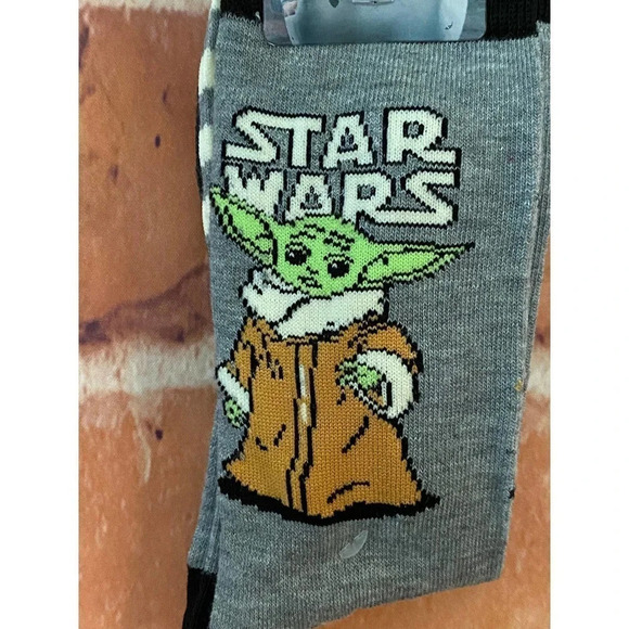 Star Wars The MANDALORIAN Yoda Crew Socks Mens Soft Warm Cozy Crew Fall 2 Pairs - Picture 2 of 7